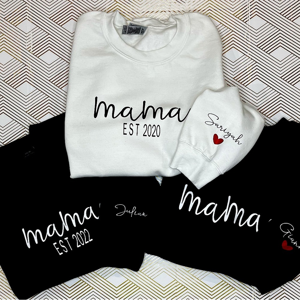 Personalized Mama shirt